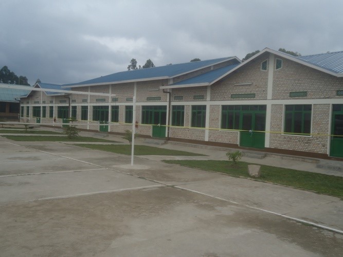 Inyubako za ES Byimana zari zarakongotse ubu zarongeye zirubakwa.