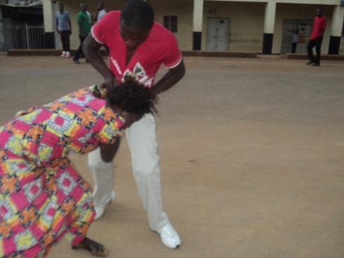 Jeanine na Marayika bari bakamejeje abashinzwe umutekano barahagoboka barabakiza.