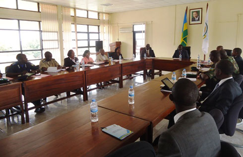 Abahagarariye inzego z'igihugu zigize JRLOS mu nama yo kwiha ingamba zo kubahiriza EDPRS2.