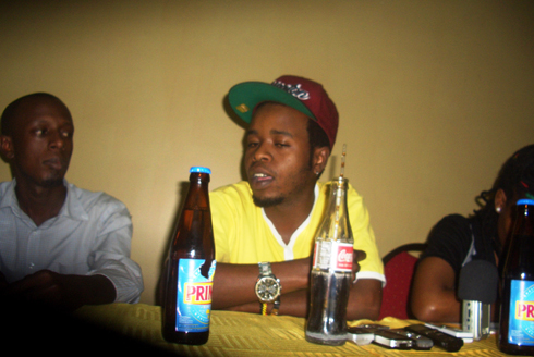 Nubwo yahakanye ko atabikora, Jay Polly yagaragaje impungenge ko bagenzi be bashobora kuba bagura amajwi.