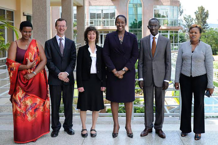 Madamu Jeannette Kagame (uwa 3 uhereye iburyo) n
