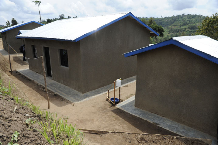 Amwe mu mazu yubakiwe abarokotse Jenoside.