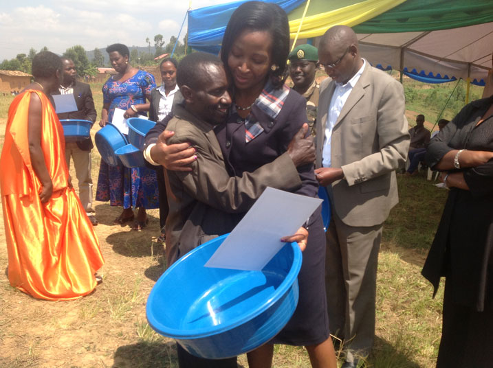 Jeannette Nduwamariya ahereza impamyabumenyi Nzabamwita Tadeyo.