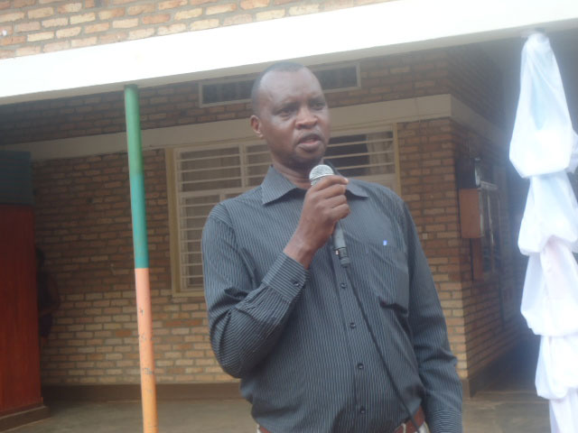 Joseph Kagabo yabijeje ko akarere kazabatera inkunga ariko na none nabo ngo bagomba kwigira.