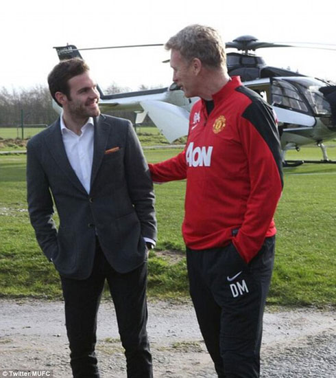 Juan Mata yasanze umutoza Moyes ku kibuga cy