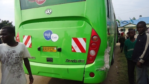 Bus ya KBS yagonzwe byoroheje ku ruhande rw