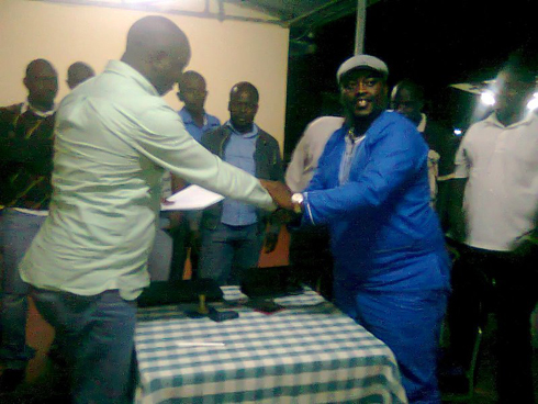 Abayobozi ba KBS na Entincelles bamaze gusinya amasezerano.