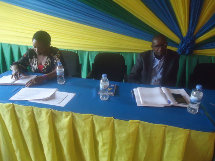 Kabusinge Flavia Joy (ibumoso) asobanura zimwe mu mpinduka zigaragara mu mategako agenga ingengo y'imari y'inzego z'ibanze.