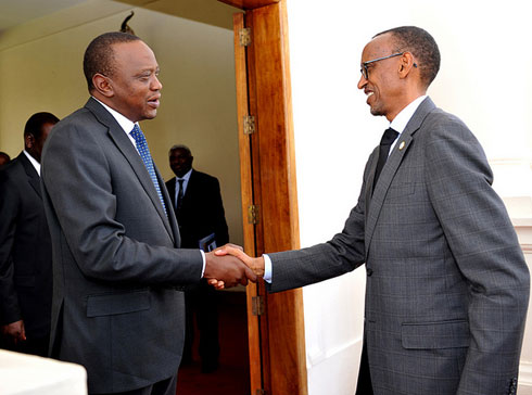 Perezida Kagame na Uhuru Kenyatta i Nairobi tariki 10/04/2013.