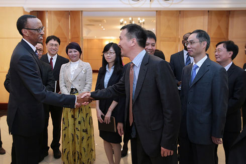 Perezida Kagame yakiriye itsinda ry'abashoramari b'abashinwa, bifuza kuza gukorera mu Rwanda.