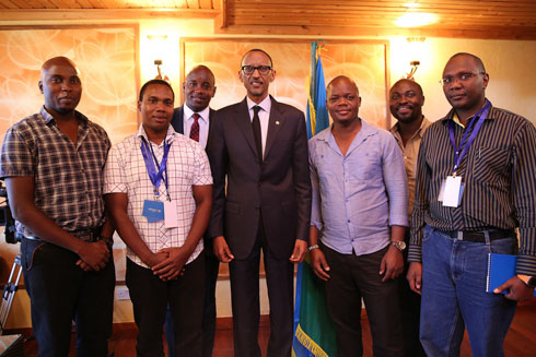 Perezida Kagame n'abanyamakuru ba Nation Media Group ifite televiziyo yitwa NTV.