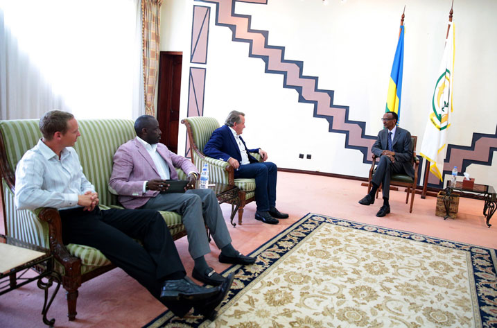 Perezida Kagame yakiriye mu biro bye abayobozi ba sosiyete New Forest Company, kuri uyu wa kane tariki 27/03/2014.