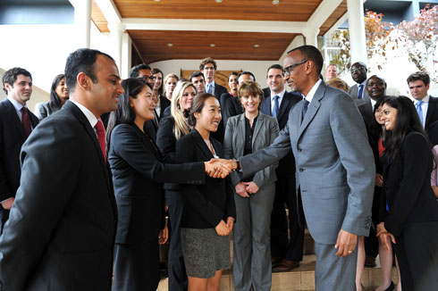 Perezida Kagame yakiriye abarimu n'abanyeshuri ba kaminuza ya Wharton.