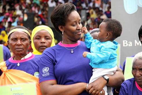 Umufasha w'Umukuru w'igihugu aracyasaba Abanyarwanda kwakira buri mwana wese nk'uw'umuntu ku giti cye.