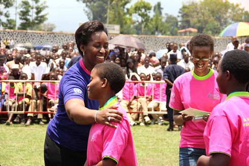 Madamu Jeannette Kagame arasaba ababyeyi kwimakaza urugwiro n'ubwisanzure mu bana barera.