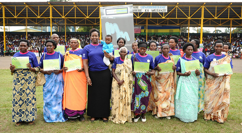 Madamu Jeannette Kagame yashimiye ba Malaika Murinzi bakira abana bakabarera nk