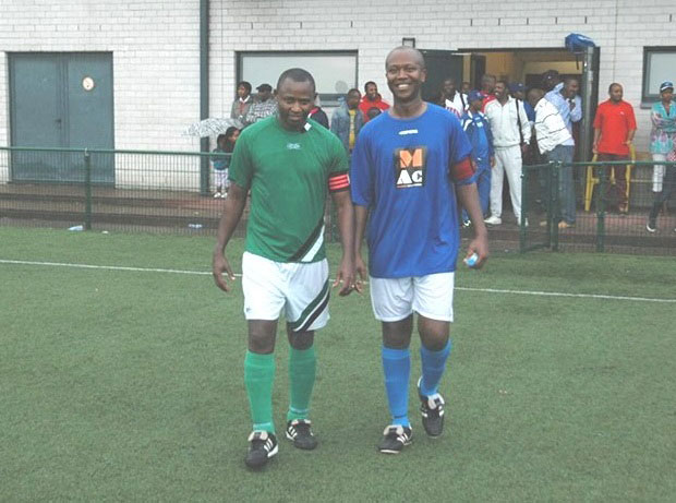 Kamanzi Michel (mu myenda y'icyatsi n'umweru), akiri kapiteni wa Kiyovu Sport.