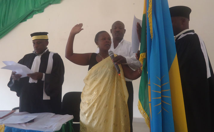 Kankindi Leoncie arahirira ko atazatatira igihango inshingano ahawe z'umuyobozi w'akarere wungirije ushinzwe ubukungu.