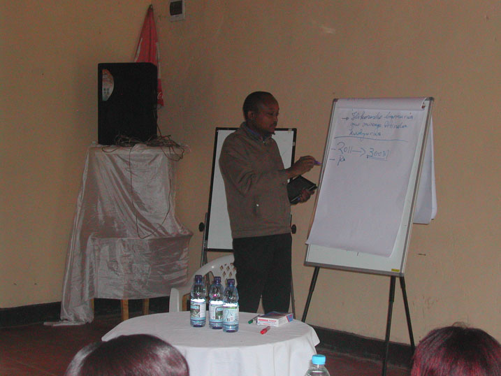 Umunyamabanga nshingwabikorwa w'akarere ka Gakenke, james Kansiime, asobanura ko ubuyobozi bw'akarere bwanojeje imikorere n'imikoranire.