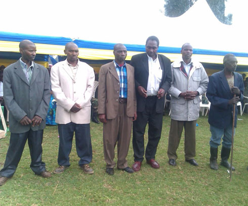 Kanyarugano (uwa mbere iburyo) n