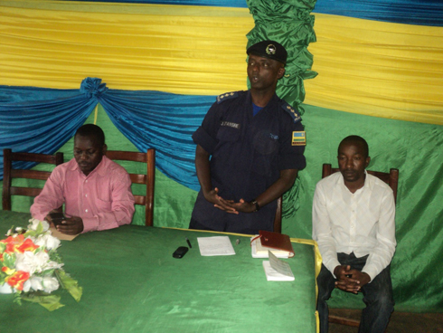 Chef inspector Jules Rutayisire asobanura uburyo amasashe ahungabanya umutekano.