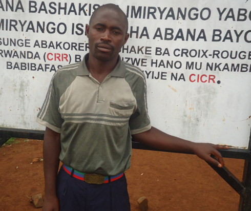 Mbarushimana yagiye muri FDLR mu mwaka w'1998.