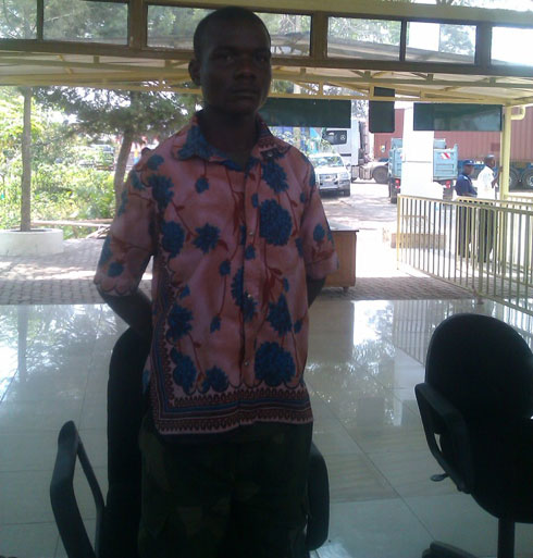 Kapolari Muya Wanumbi Jojo ubwo yari agiye gusubizwa iwabo.