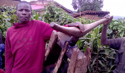 Karahanyuze avuga ko igitogotogo cye kimwinjiriza amafaranga agera ku bihumbi 25 ku kwezi.