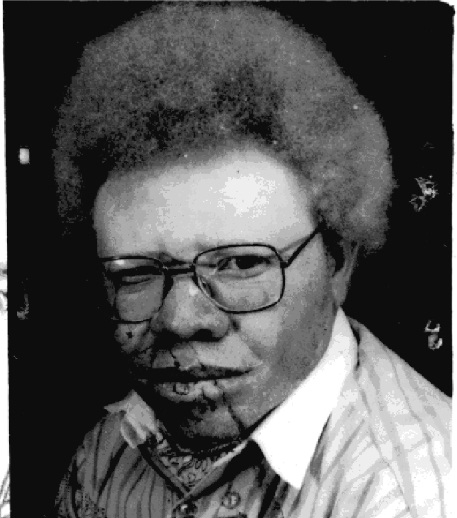 Karekezi Elie Sebastien yavutse mu muryango w;abandi bana batari ba nyamweru ariko ababyeyi be bamwitayeho ariga nk