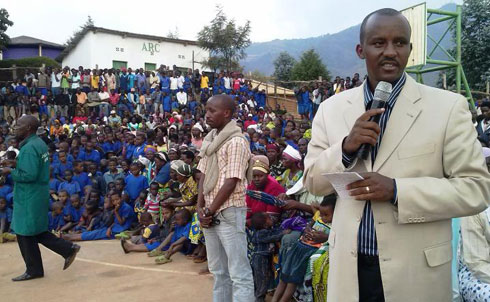 Kayumba Bernard, umuyobozi w'akarere ka Karongi.