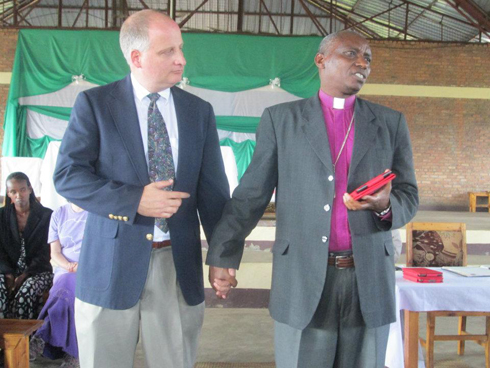 Ken Blackwell na Bishop Ahimana.