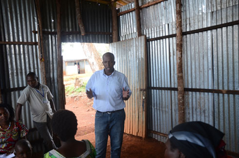 Kibogo Patrick, umuyobozi w'inkambi ya Nyagatare, amara abatahutse impungenge batewe n'amakuru y'ibihuha.