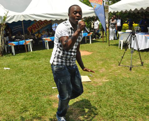 Ubwo King James yazamukaga yerekeza aho Vesta ari ngo amubyinishe. 