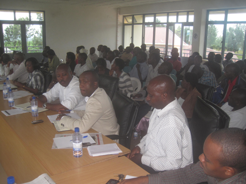 Abayobozi bitabiriye inama.