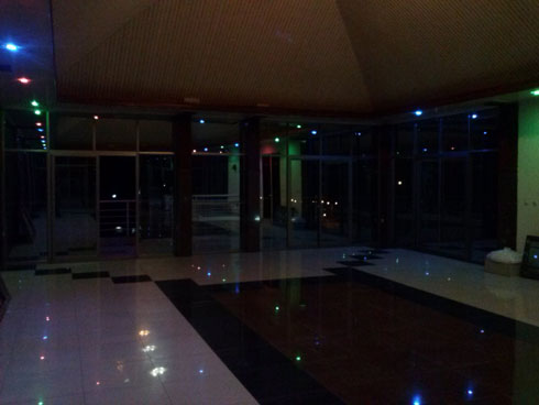 Iyi nyubako yubakishije ibikoresho bigezweho.