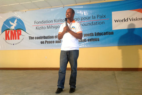 Kizito Mihigo aganira n