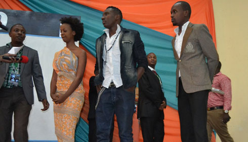 Knowless, Christopher na Producer Clement ubwo bari bakigera mu birori.