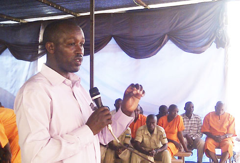 Komiseri Nabahire yaburiye Abanyarwanda kutiringira abanyamahanga.