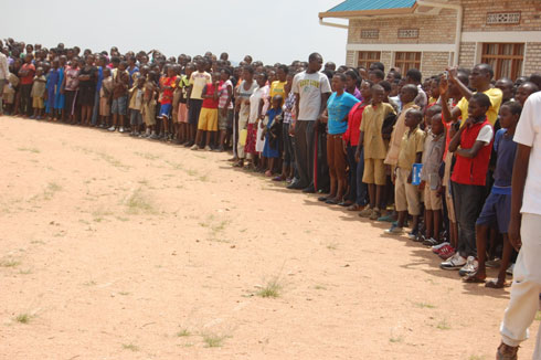 Benshi mu rubyiruko nibo bari bayitegereje.