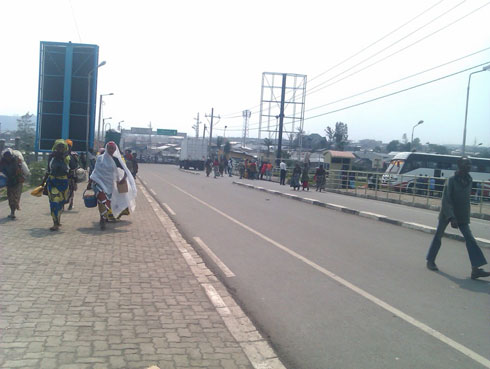 Ku mupaka muto Abanyarwanda barataha iwabo ariko abajya Goma bagabanutse.