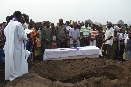 Ku irimbi rya Karundo aho Mukagasana yashyinguwe abaturage bari bafite ishavu ryinshi.