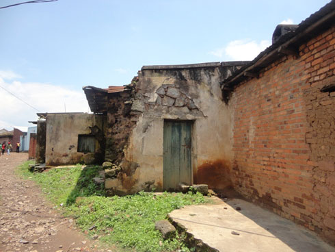 Kubera uko zimeze, abantu babujijwe guturamo.