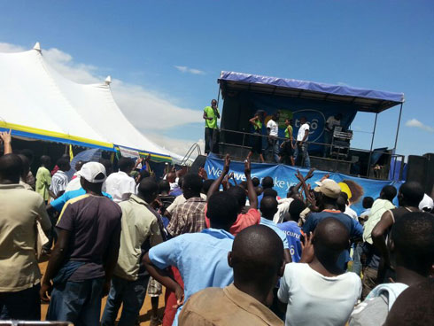 Ahakorera sosiyete z'itumanaho usanga byashyushye abaturage ari benshi.