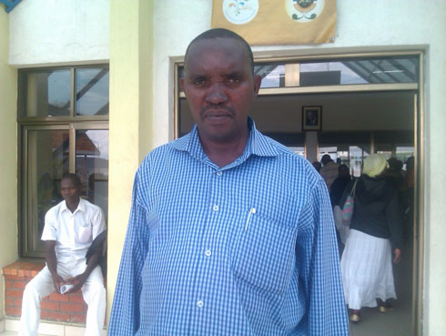 Kumwami Elie yamburiwe amadolari 1000 ku mupaka wa Birere.