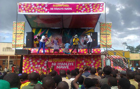 Kuri "Ni Nyampinga" abantu bashimishijwe n'umwana w'umukobwa uri mu kigero cy'imyaka ine wabyinaga nta bwoba maze agatsinda abandi bahiganaga.