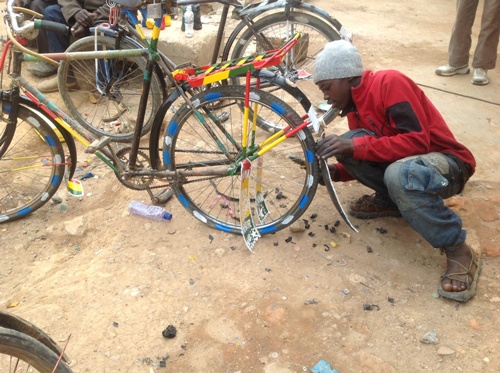 Kurimbisha igare rimwe ngo bamwishyura amafaranga 2.000.