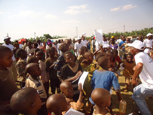 Kwamamaza abakandida ba PS Imberakuri i Rusera byitabiriwe cyane n'abana bato.