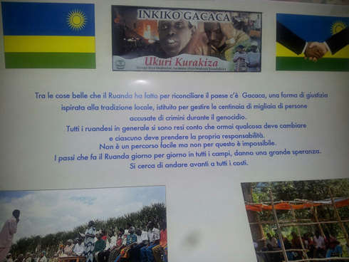 Bamurikiye abitabiriye imihango bimwe mu bikorwa mu kugarura ubumwe bw'Abanyarwanda harimo ubutabera bwunga (Gacaca).