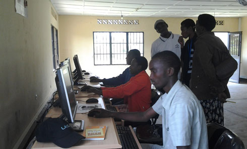 Kwiga mudasobwa n' ikoranabuhanga biragenda birushaho kwitabirwa nyuma y'aho SAP zegerejwe abaturage mu turere.