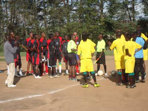 Les Onze du Dimanche bambaye umutuku n